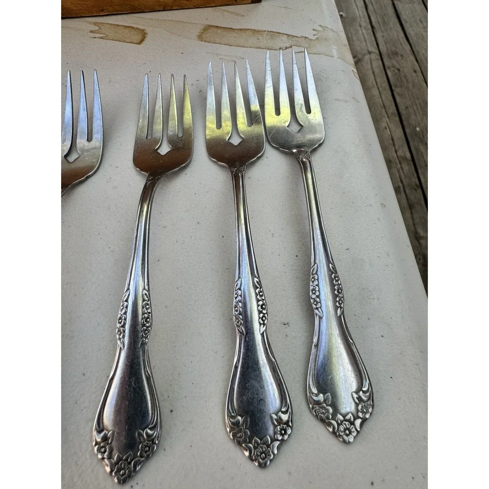 Oneida Stainless 14 Flatware GALVESTON 9 Dinner Knives, 1 Lrg Fork, 4 Sml Forks